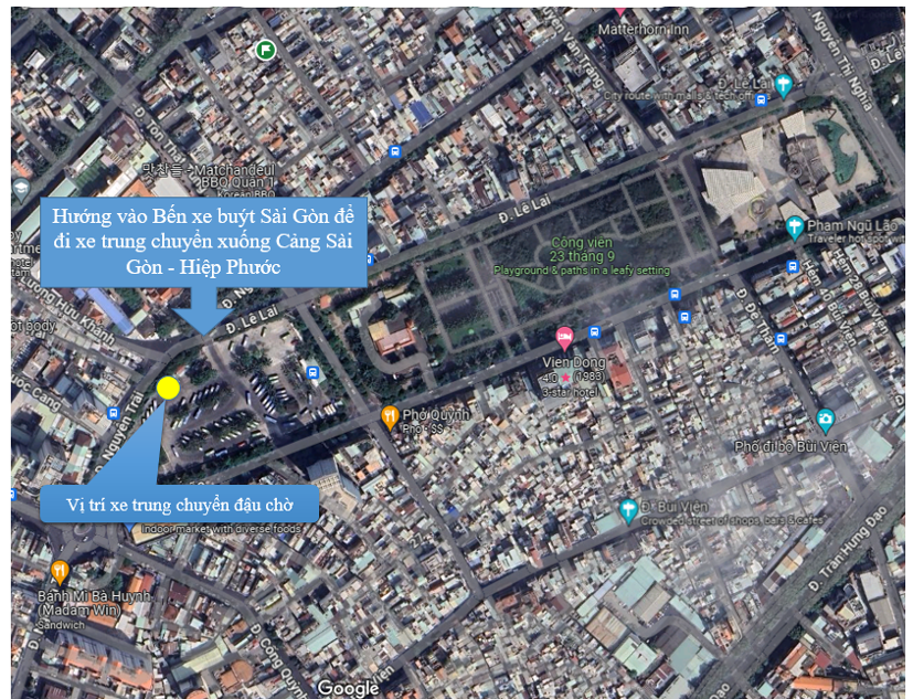 Khu vực xe trung chuyển chờ khách.