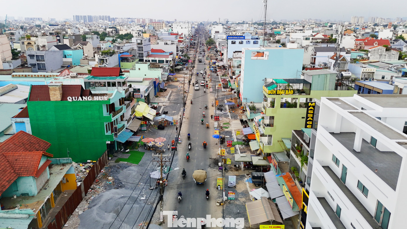 Nằm ở cửa ngõ phía Tây Bắc TPHCM, đường Tân Kỳ Tân Quý dài khoảng 4,9km kết nối huyện Hóc Môn, quận Tân Bình, Tân Phú, Bình Tân và khu vực nội thành. Những năm qua, tuyến đường này đang trở nên quá tải và thường xuyên xảy ra ùn ứ vào giờ cao điểm.