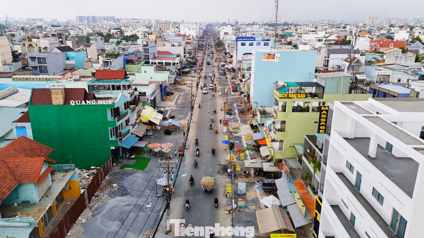 Nằm ở cửa ngõ phía Tây Bắc TPHCM, đường Tân Kỳ Tân Quý dài khoảng 4,9km kết nối huyện Hóc Môn, quận Tân Bình, Tân Phú, Bình Tân và khu vực nội thành. Những năm qua, tuyến đường này đang trở nên quá tải và thường xuyên xảy ra ùn ứ vào giờ cao điểm.