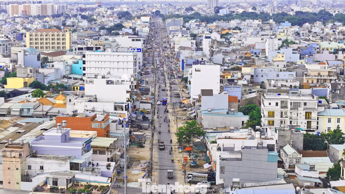 Đại diện Ban quản lý dự án đầu tư xây dựng các công trình giao thông TPHCM (Ban giao thông, chủ đầu tư) cho biết, đến nay dự án đang triển khai đồng loạt các gói thầu: xây lắp 1 (đoạn từ đường Bình Long đến Kênh nước đen), xây lắp 2 (đoạn từ Kênh nước đen đến đường Mã Lò), xây lắp 5 (Hệ thống chiếu sáng; Thi công di dời tái lập trụ T50 đường dây 110KV Bình Tân – Bà Quẹo), xây lắp 6 (cây xanh).