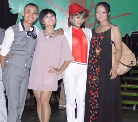 Chí Anh, Trần Ly Ly, Khánh Thi và một người bạn