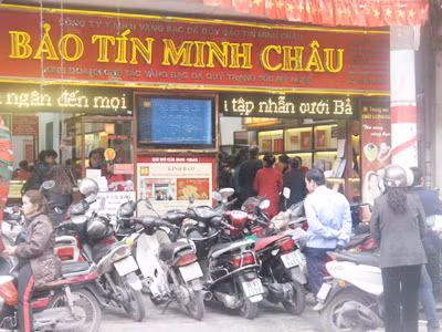 Khách đổ vào mua vàng khi thị trường chợ đen dừng giao dịch đồng USD. Khách đổ vào mua vàng khi thị trường chợ đen dừng giao dịch đồng USD