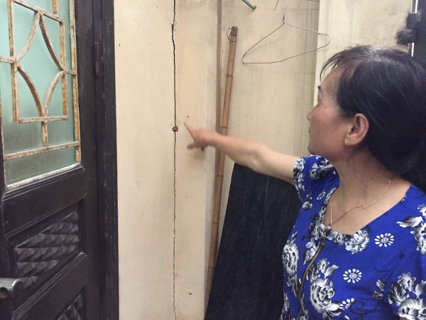 Sống cạnh công trình chung cư cao tầng, dân lo sợ sập nhà ảnh 2