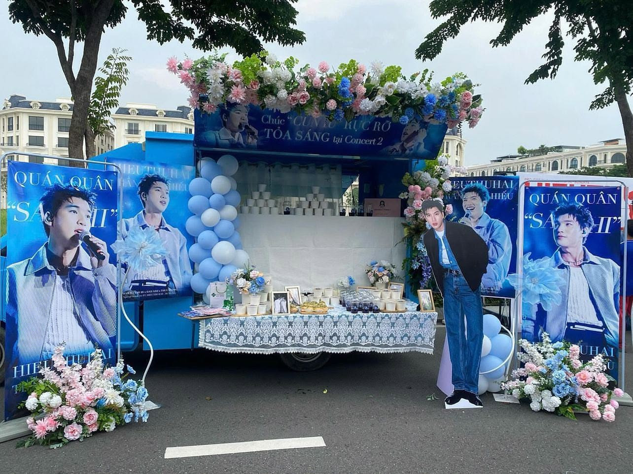 Xe tiếp ứng của fan dành tặng nam rapper HIEUTHUHAI. (Ảnh: @beiuqh)