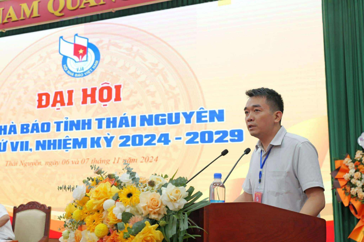 PGS. TS Phạm Chiến Thắng cho rằng nhà báo không chủ động cập nhật các kỹ năng về AI sẽ khó thích nghi và có nguy cơ bị thay thế. PGS. TS Phạm Chiến Thắng cho rằng nhà báo không chủ động cập nhật các kỹ năng về AI sẽ khó thích nghi và có nguy cơ bị thay thế.