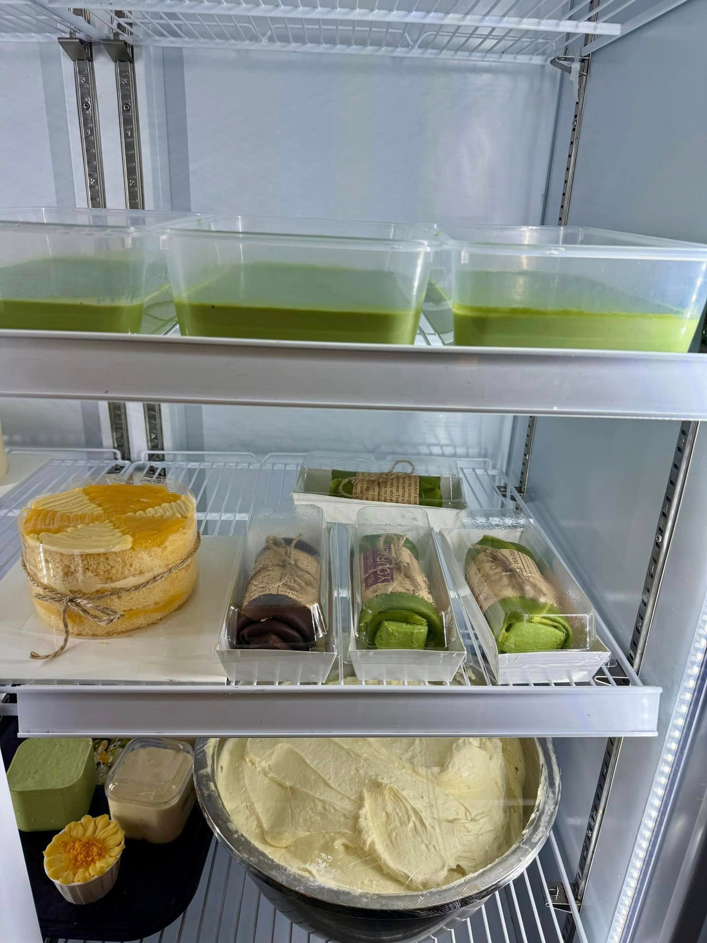 Những chiếc bánh crepe pudding cuối cùng trong ngày tại một cửa hàng ở Hà Nội. (Ảnh: Thủy Vũ)