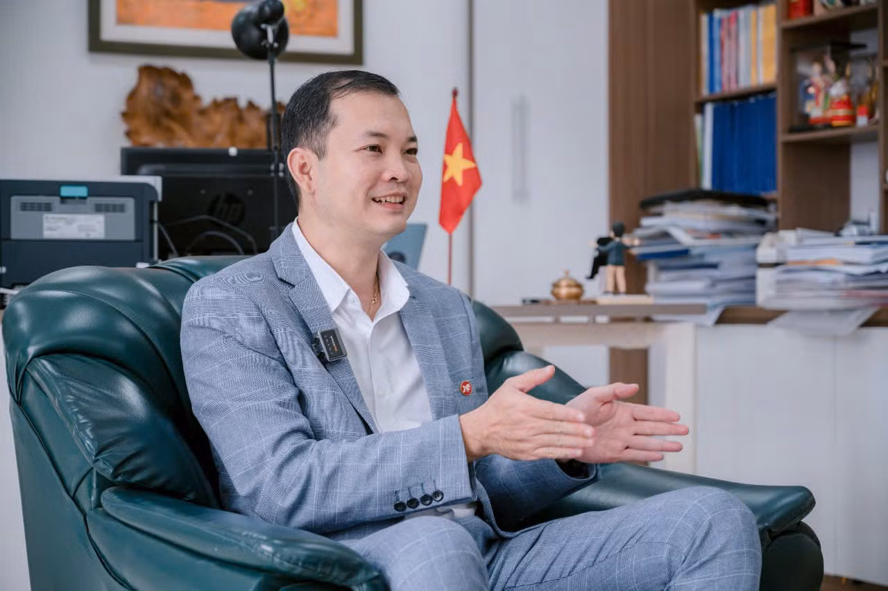 TS. Vũ Tuấn Anh cho biết, phương pháp giảng dạy hiện đại đòi hỏi phải áp dụng nhiều hình thức khác nhau để thu hút sự chú ý và khuyến khích sinh viên tham gia. Ảnh: Lê Vượng