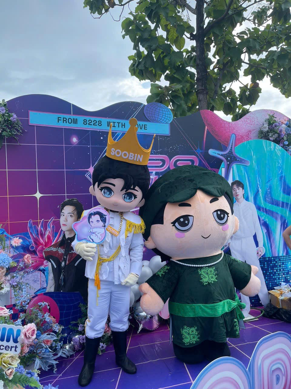 2 mascot “hoàng tử” và “cậu út Soobin” của nam ca sĩ SOOBIN khuấy đảo concert Anh Trai Vượt Ngàn Chông Gai.