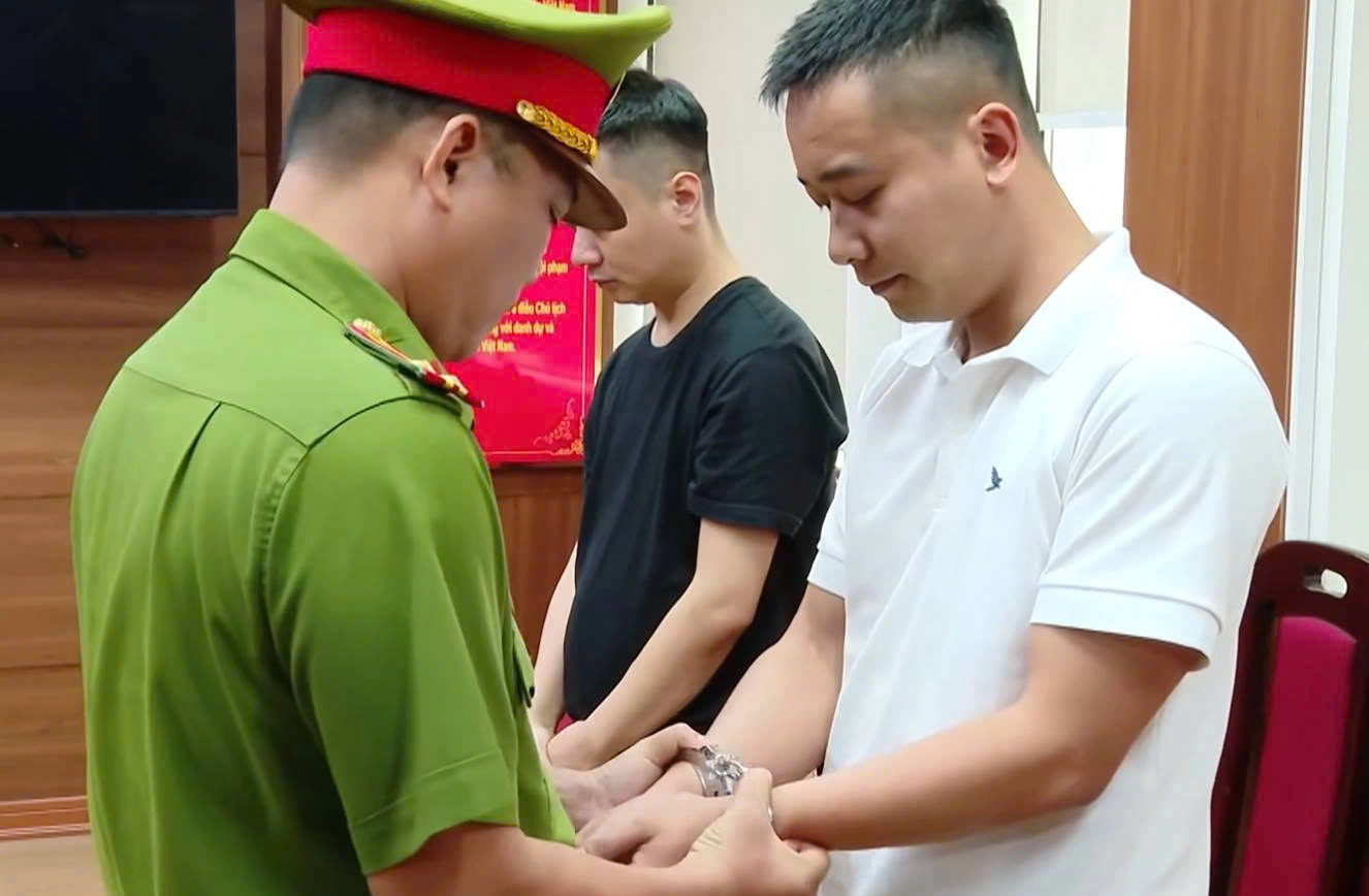 Theo Luật sư Đường Nam Khánh, các trường hợp có tầm ảnh hưởng rộng như Quang Linh Vlog sẽ phải chịu mức độ răn đe nghiêm khắc hơn từ cơ quan pháp luật để làm gương. (Ảnh: Bộ Công An) Theo Luật sư Đường Nam Khánh, các trường hợp có tầm ảnh hưởng rộng như Quang Linh Vlog sẽ phải chịu mức độ răn đe nghiêm khắc hơn từ cơ quan pháp luật để làm gương. (Ảnh: Bộ Công An)