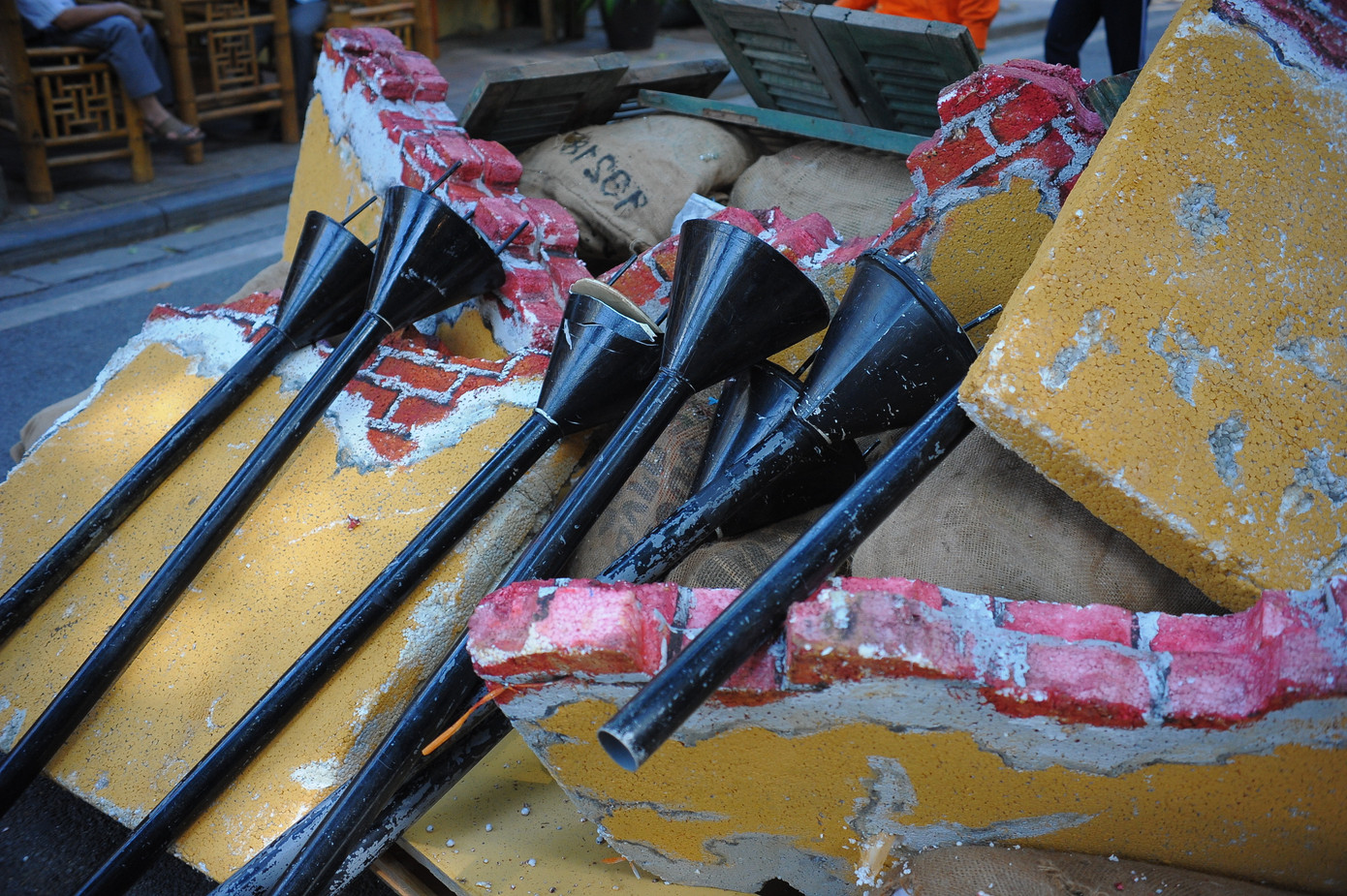 Mô hình những trái bom ba càng.