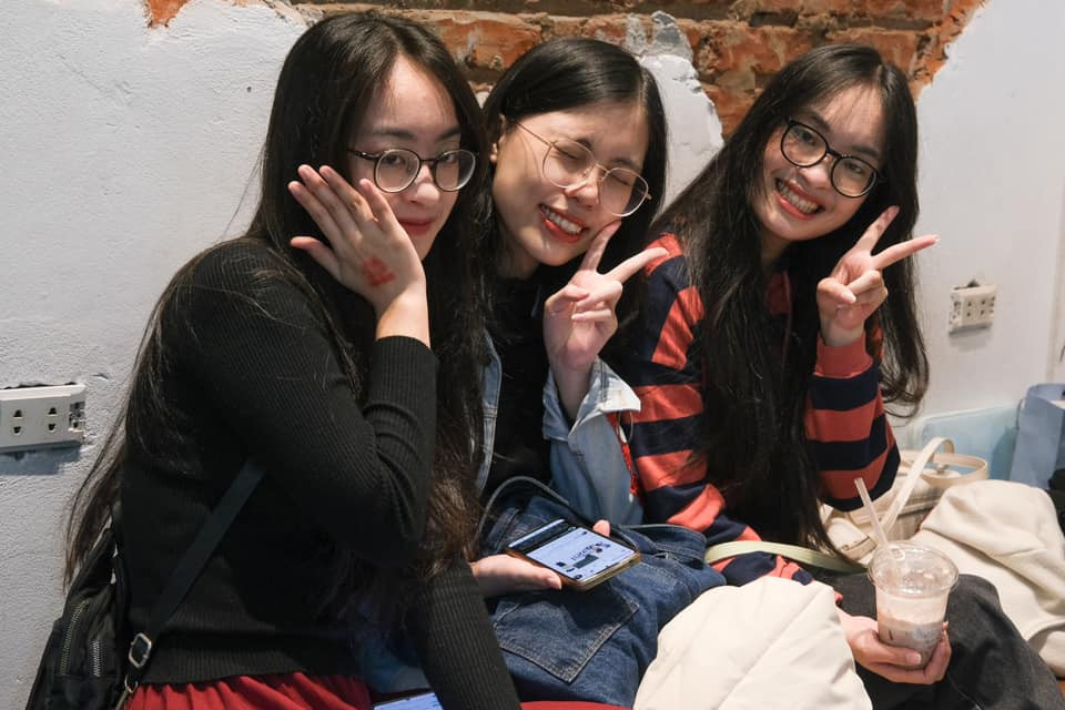 Minh Hạnh (ngoài cùng bên phải) trong một workshop gần đây. (Ảnh: NVCC) Minh Hạnh (ngoài cùng bên phải) trong một workshop gần đây. (Ảnh: NVCC)