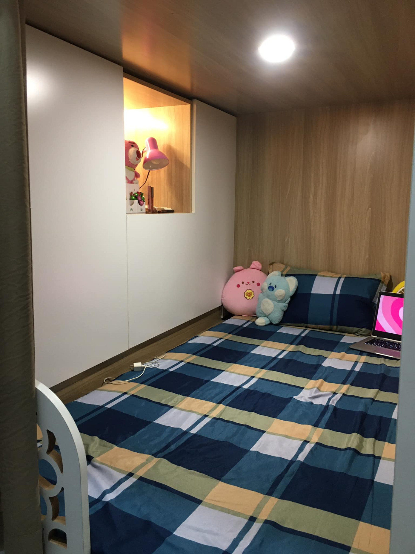 Không gian bên trong một "sleep box" cơ bản. (Ảnh: Ngọc Bích) Không gian bên trong một "sleep box" cơ bản. (Ảnh: Ngọc Bích)