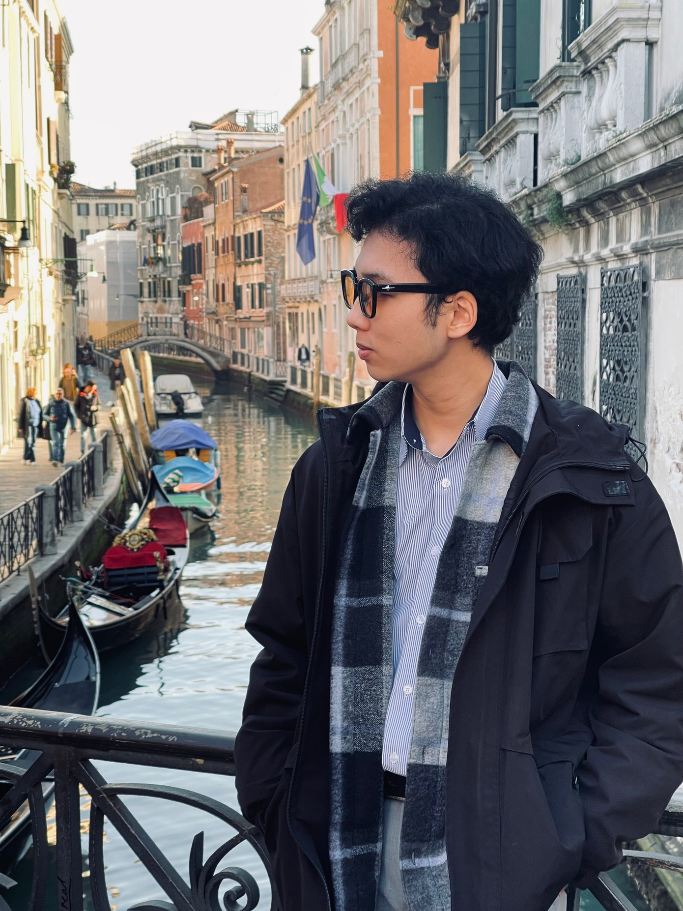 Tài cho rằng mọi hành trình đều bắt đầu từ một bước nhỏ. Tài cho rằng mọi hành trình đều bắt đầu từ một bước nhỏ.