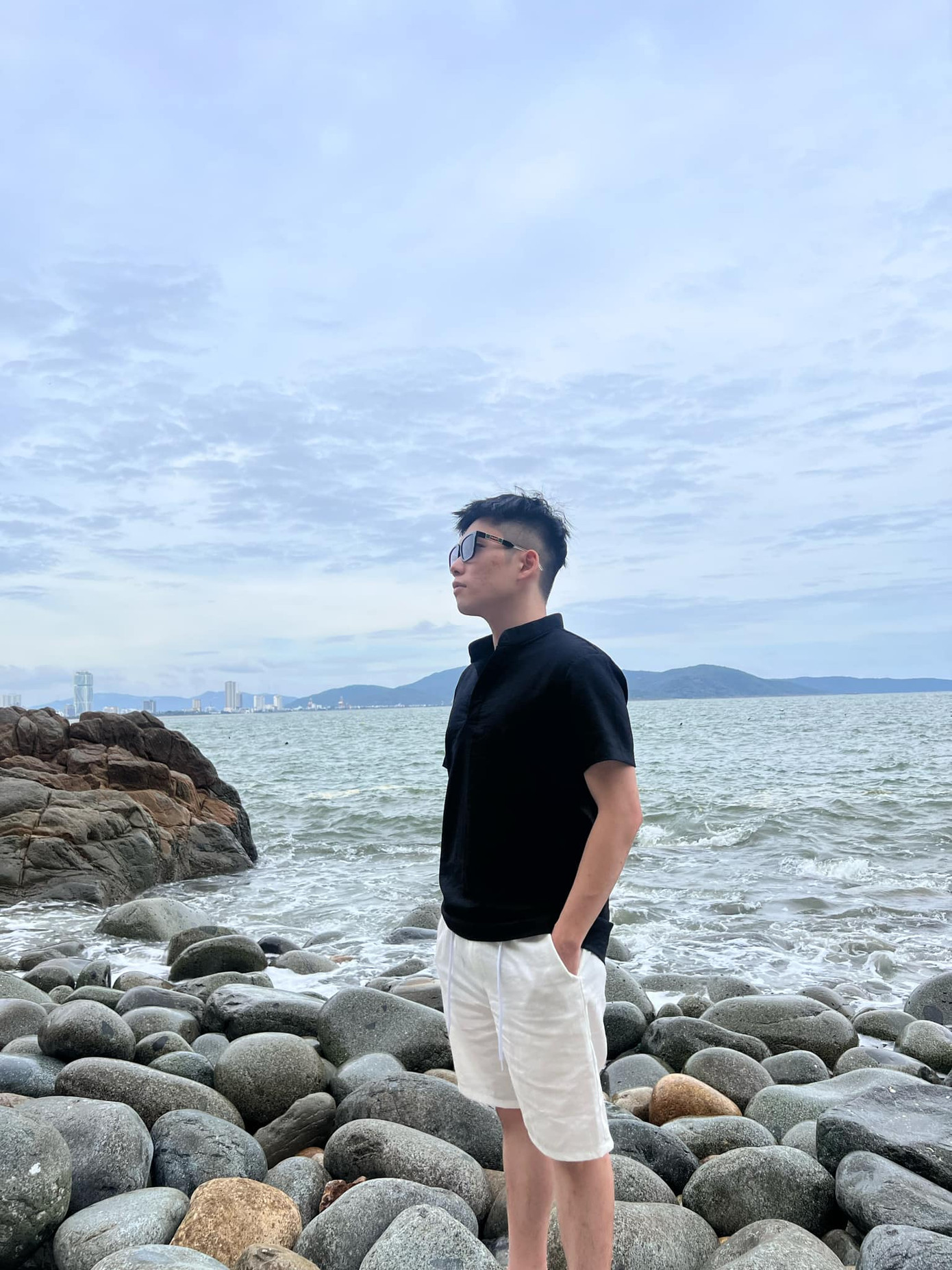 Long chia sẻ việc lướt mạng xã hội là niềm vui và thói quen khó bỏ.