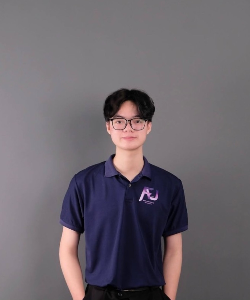 Long là thành viên tích cực của Ban Đối Ngoại - Hội sinh viên trường ĐHKHXH&amp;NV.