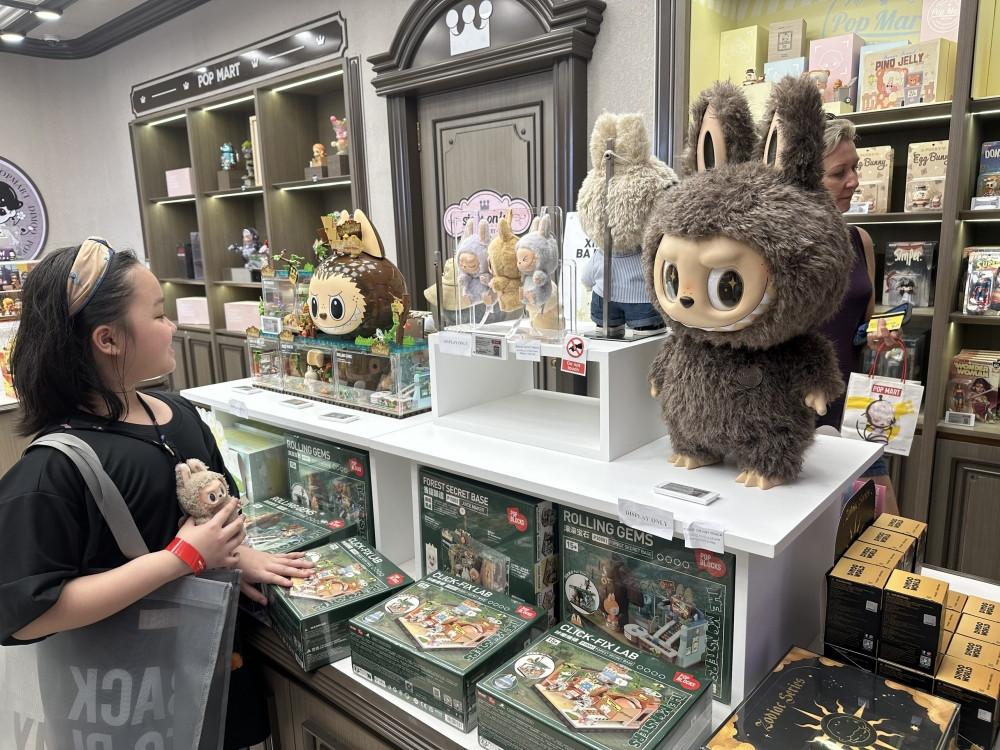 Những cửa hàng đồ chơi Blind Box đang chứng kiến lượng khách hàng tăng đột biến. Những cửa hàng đồ chơi Blind Box đang chứng kiến lượng khách hàng tăng đột biến.