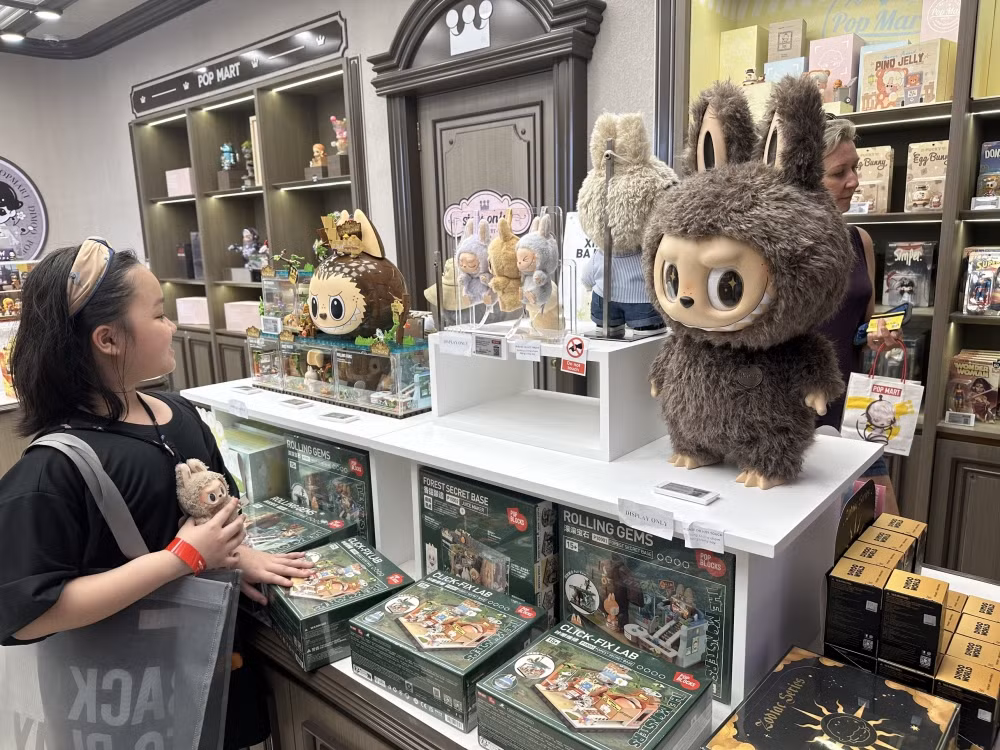 Những cửa hàng đồ chơi Blind Box đang chứng kiến lượng khách hàng tăng đột biến.