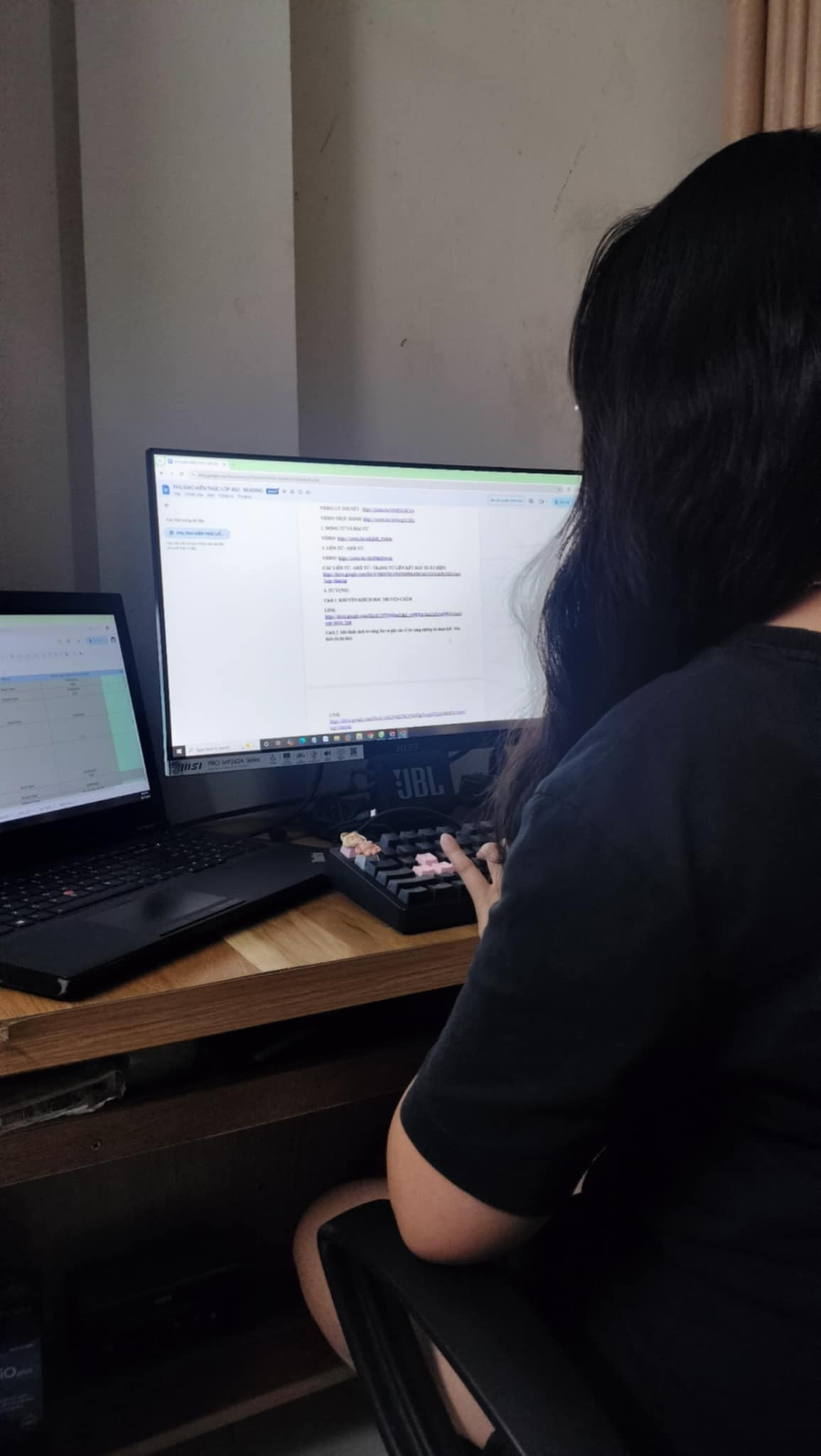 K.L. có 2 tài khoản mạng xã hội đang hoạt động song song trên nền tảng Facebook. (Ảnh: NVCC) K.L. có 2 tài khoản mạng xã hội đang hoạt động song song trên nền tảng Facebook. (Ảnh: NVCC)