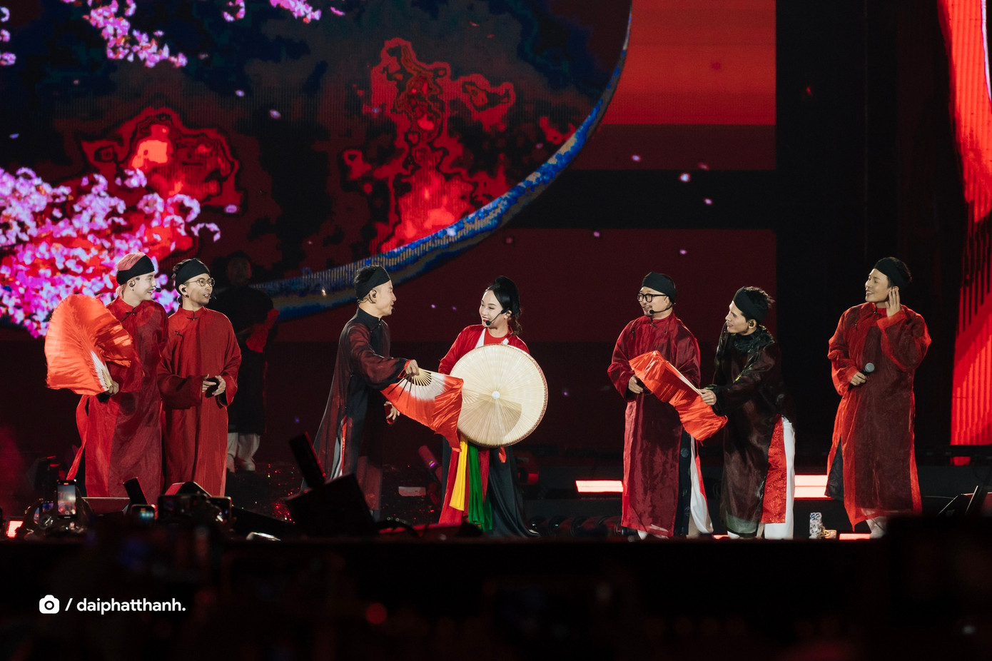 NSND Thu Huyền cùng Nhà Trẻ trình diễn ca khúc Đào Liễu. (Ảnh: Đài Phát Thanh) NSND Thu Huyền cùng Nhà Trẻ trình diễn ca khúc Đào Liễu. (Ảnh: Đài Phát Thanh)