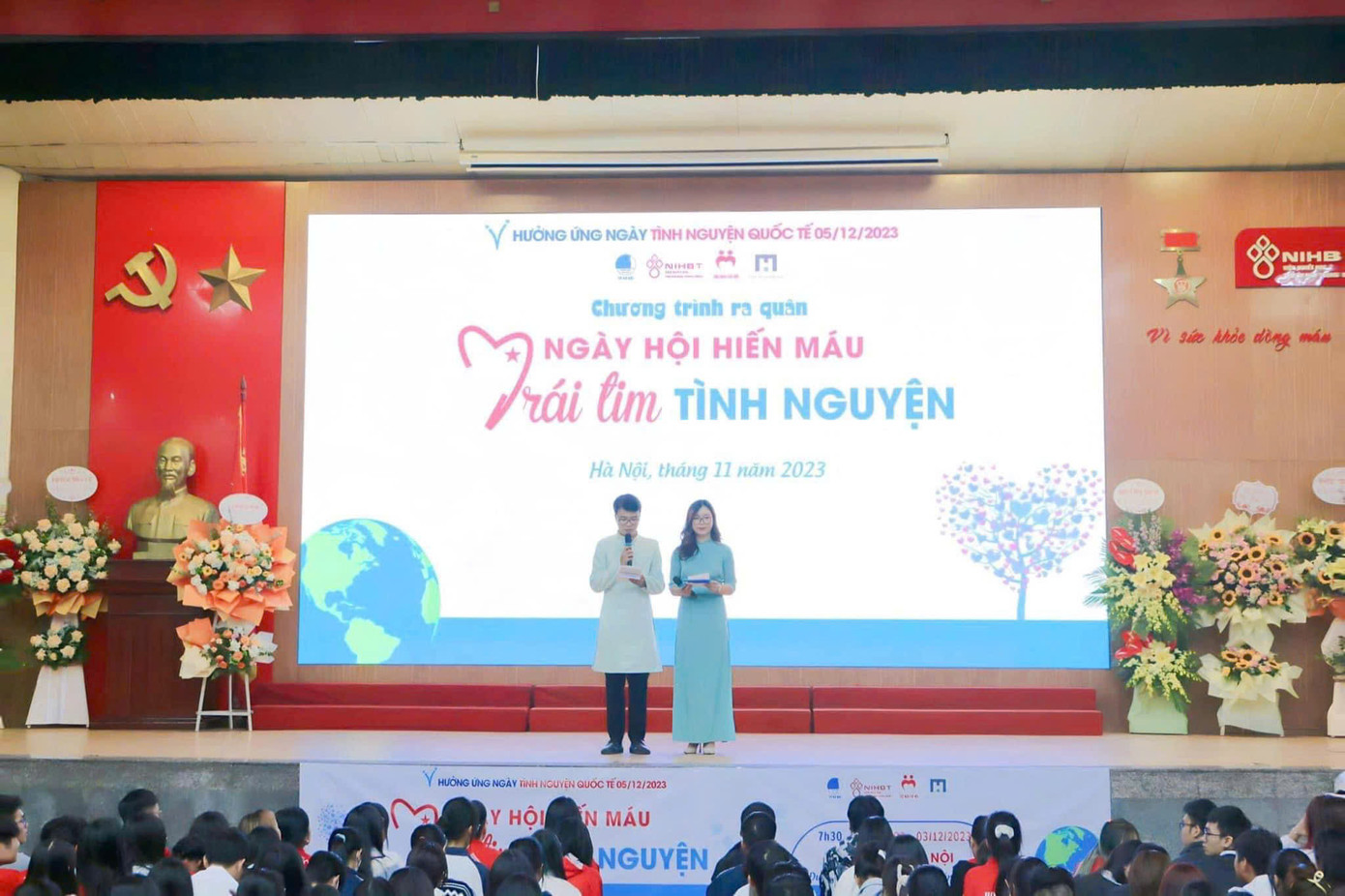 Sau 4 năm hoạt động ở Hội, Thục Ánh đã “thoát kén” trở thành một cô MC đầy tài năng và bản lĩnh. Sau 4 năm hoạt động ở Hội, Thục Ánh đã “thoát kén” trở thành một cô MC đầy tài năng và bản lĩnh.