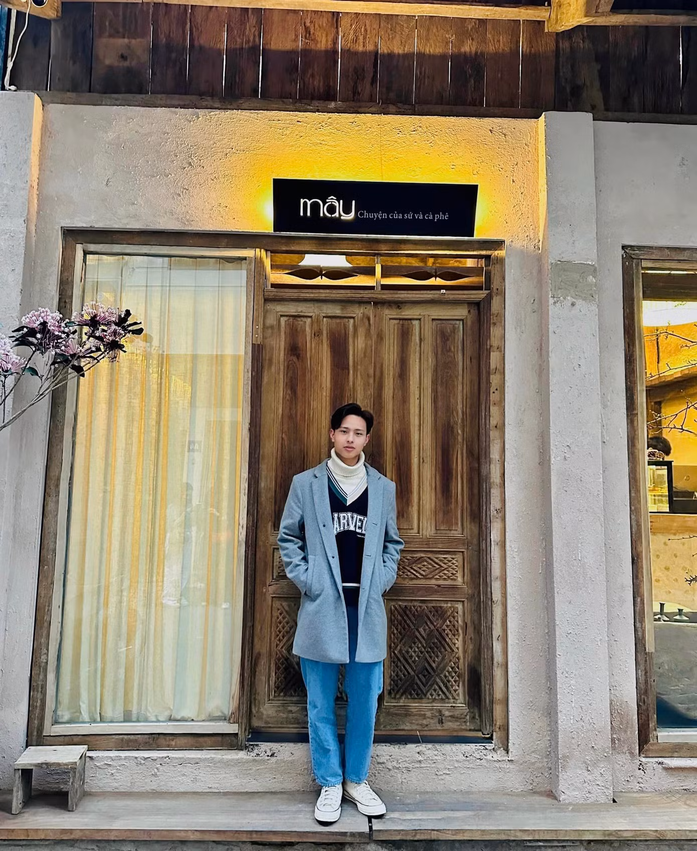 Trọng Huân cho rằng việc sử dụng tiếng Anh đan xen trong cuộc trò chuyện là điều bình thường trong những cuộc giao tiếp hiện đại. (Ảnh: NVCC)