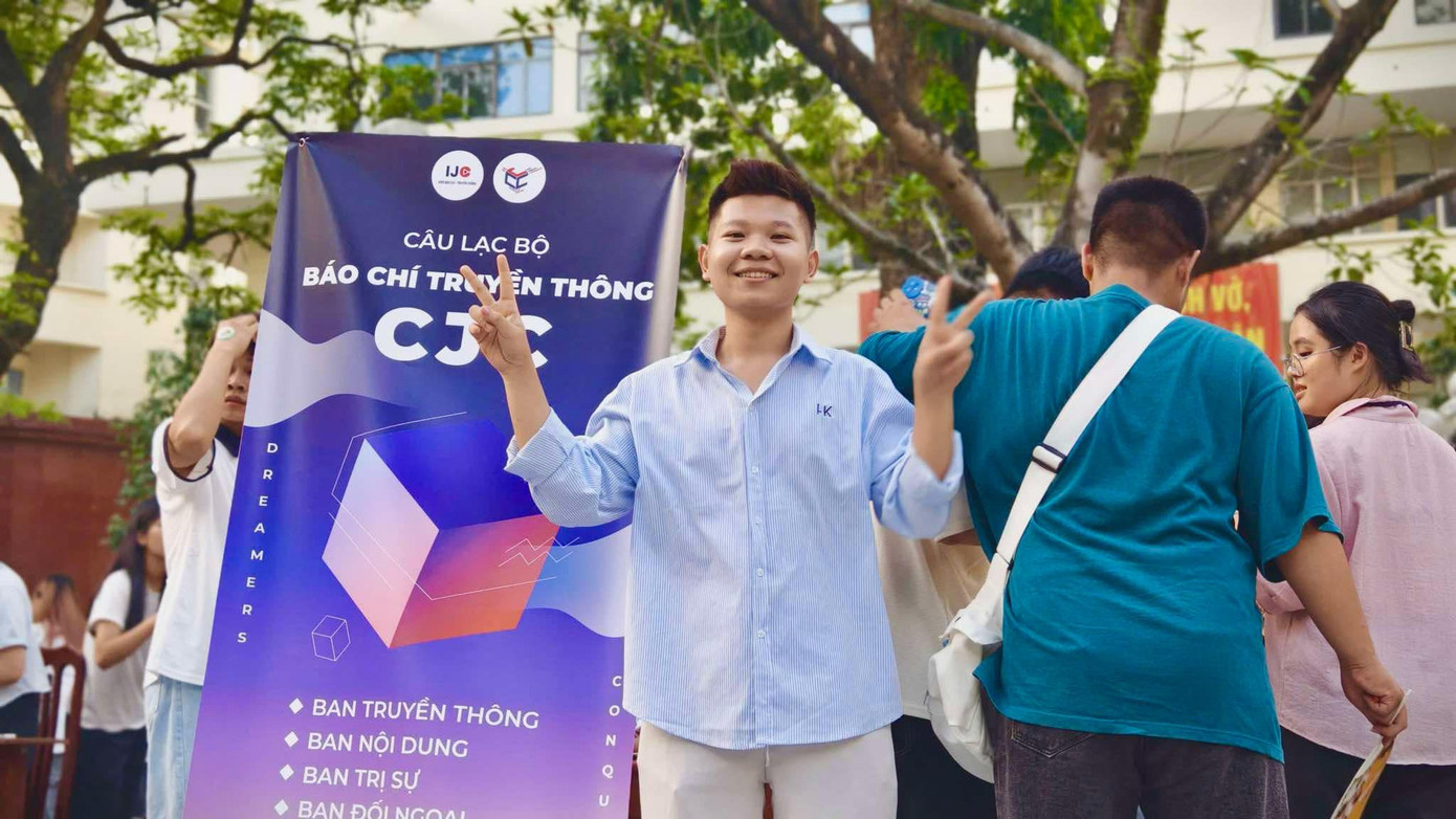 Quang Trường "thắng đời 1-0" khi nhận được kết quả thi học kỳ. (Ảnh: NVCC)