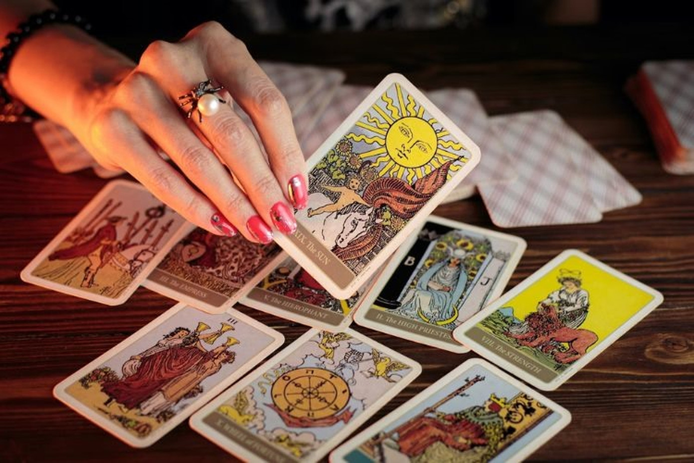 Chị H. khẳng định Tarot không nên được coi như là một liệu pháp giúp thay thế các phương pháp điều trị tâm lý truyền thống.