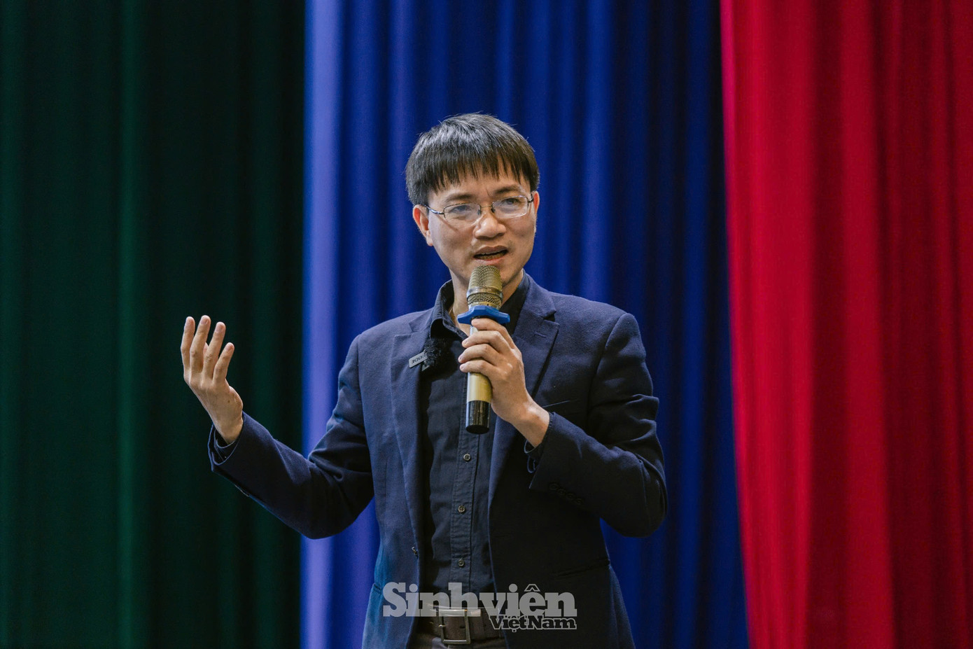 Nhà báo Nguyễn Tuấn Anh chia sẻ tại chương trình. Nhà báo Nguyễn Tuấn Anh chia sẻ tại chương trình.