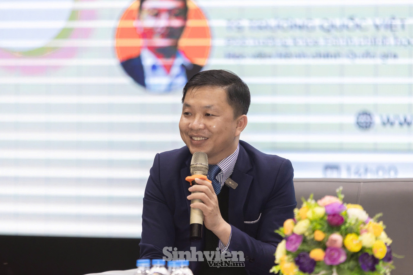 TS. Trương Quốc Việt cho rằng việc sáp nhập, tinh gọc bộ máy là cơ hội sàng lọc, giúp những người có năng lực, phù hợp với công việc tỏa sáng. TS. Trương Quốc Việt cho rằng việc sáp nhập, tinh gọc bộ máy là cơ hội sàng lọc, giúp những người có năng lực, phù hợp với công việc tỏa sáng.