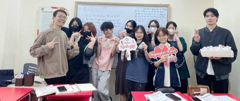 Bạn trẻ tham gia các lớp học tiếng Trung tại một trung tâm. Bạn trẻ tham gia các lớp học tiếng Trung tại một trung tâm.