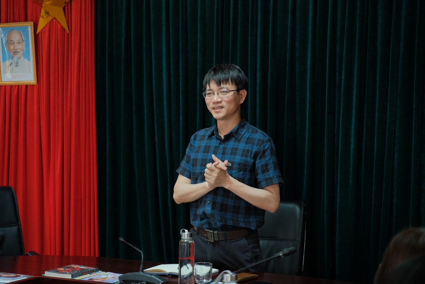 Nhà báo Nguyễn Tuấn đúc kết về ba yếu tố cốt lõi để thành công với nghề báo: Sở trường, Sở thích, Xã hội cần. Nhà báo Nguyễn Tuấn đúc kết về ba yếu tố cốt lõi để thành công với nghề báo: Sở trường, Sở thích, Xã hội cần.