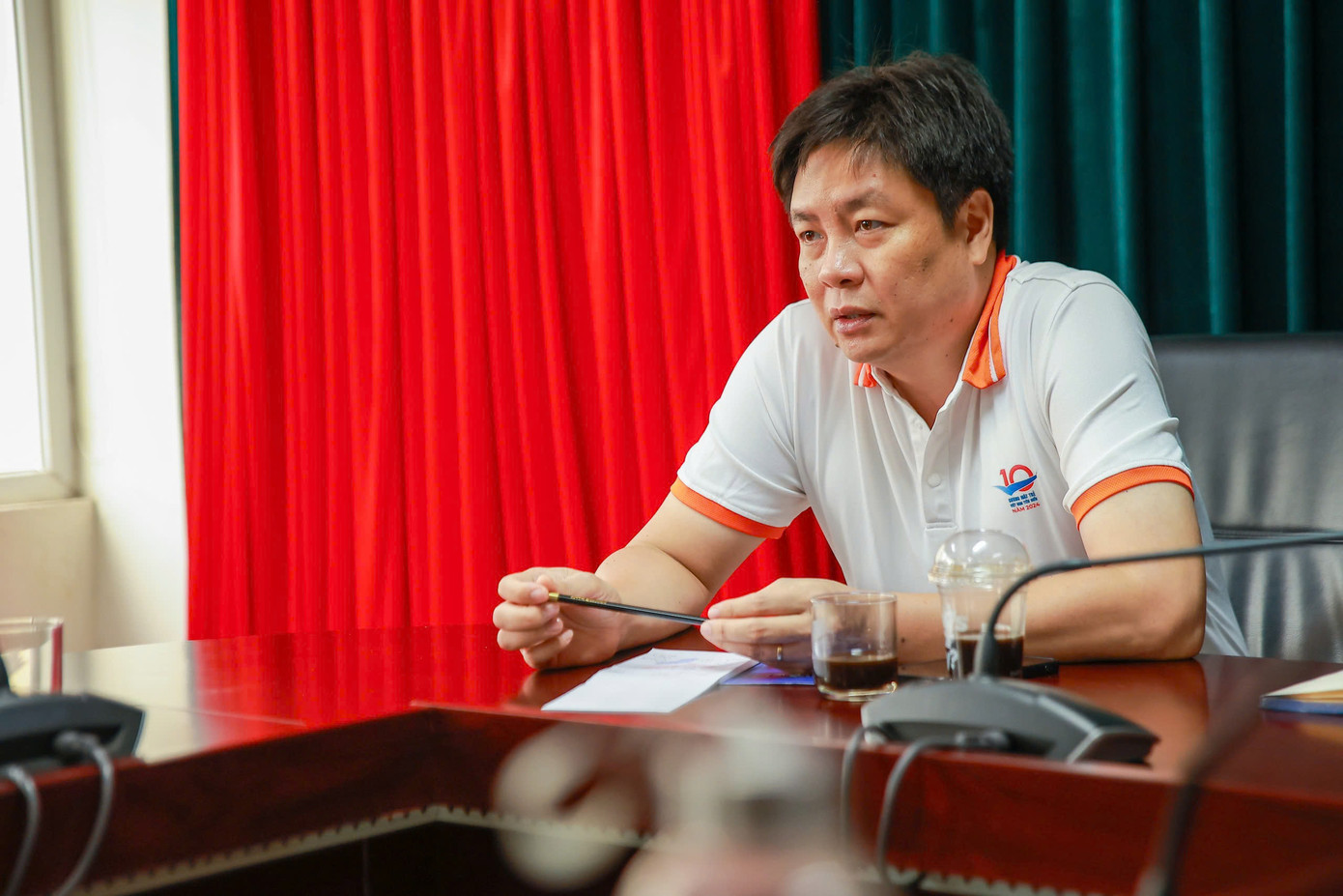 Nhà báo Nguyễn Tùng Dương cho rằng lạm dụng AI sẽ triệt tiêu cảm xúc và sáng tạo của nhà báo. Nhà báo Nguyễn Tùng Dương cho rằng lạm dụng AI sẽ triệt tiêu cảm xúc và sáng tạo của nhà báo.