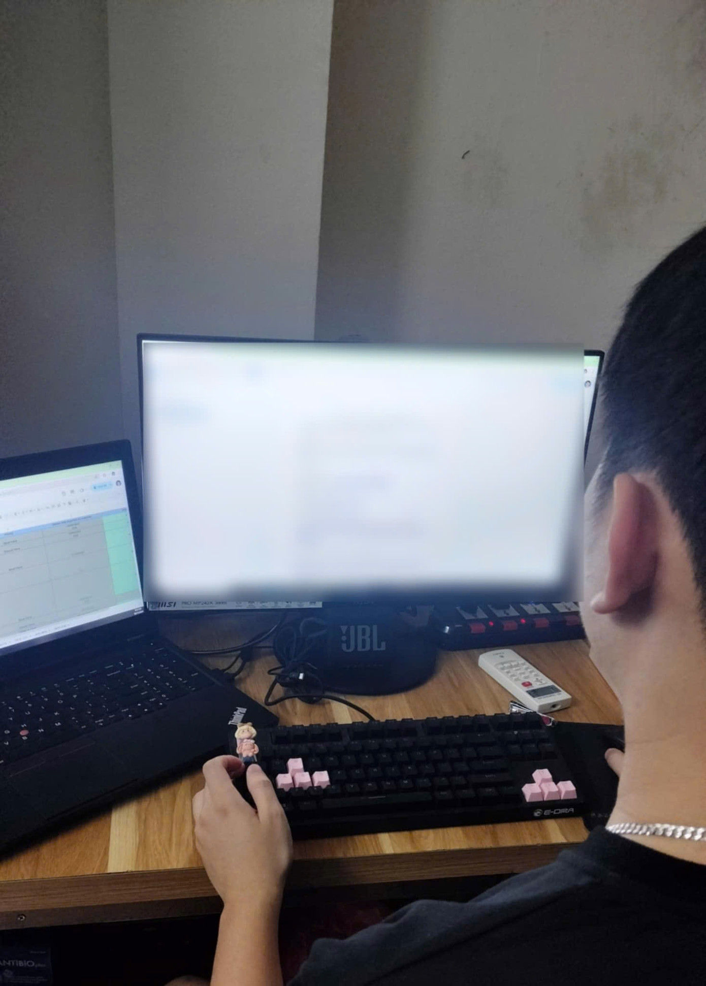 Với nhiều bạn trẻ, Chủ Nhật chỉ là ngày làm việc &quot;không chính thức&quot;. (Ảnh minh họa)