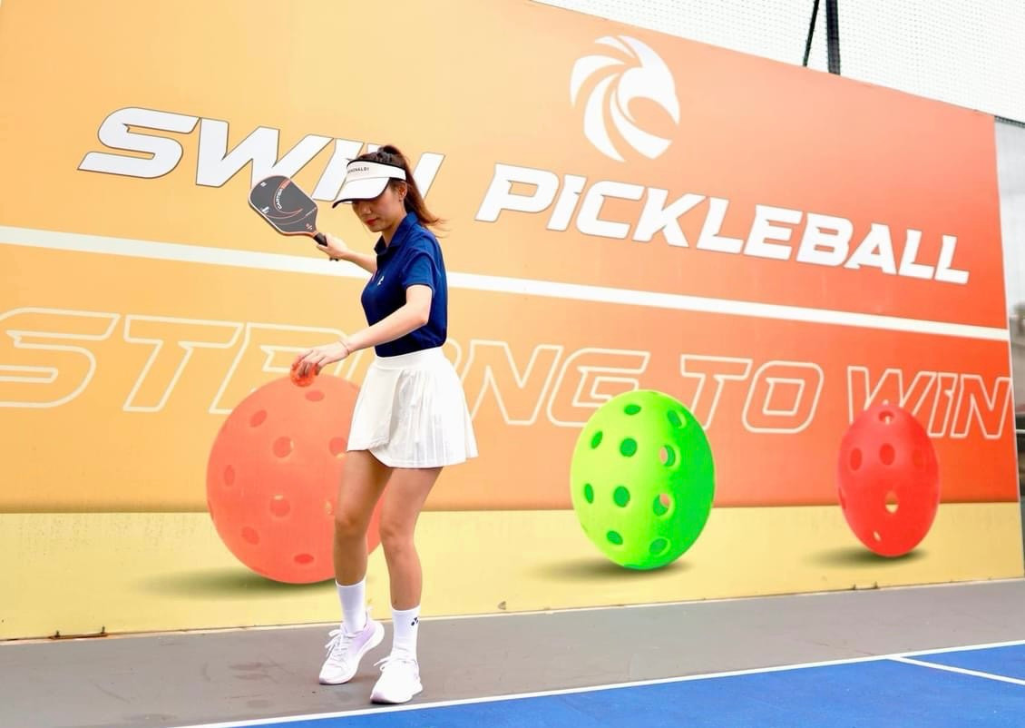 Pickleball là sự kết hợp hoàn hảo giữa ba bộ môn: tennis, bóng bàn và cầu lông, đặc biệt phù hợp với phái nữ.