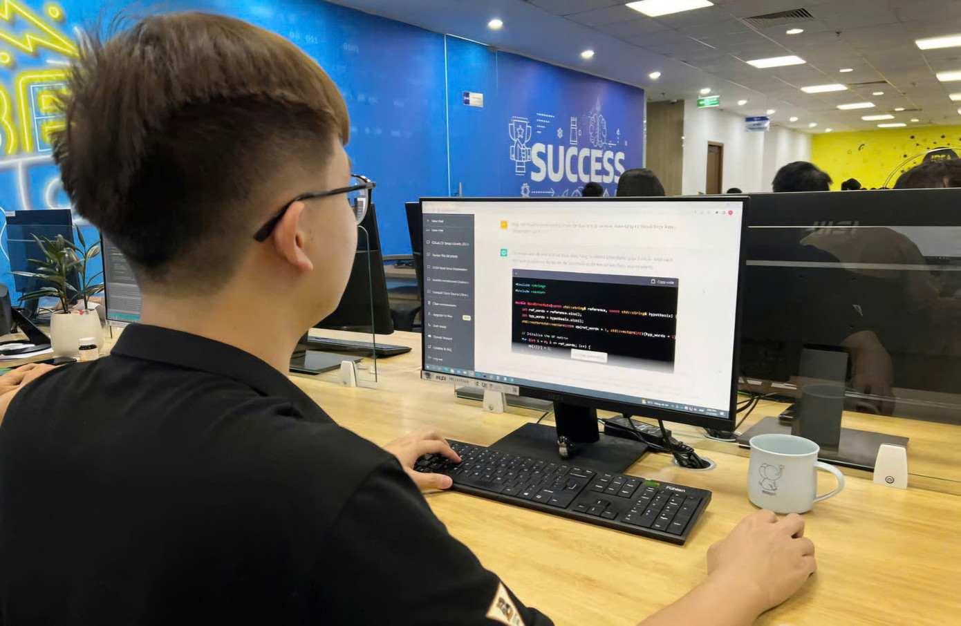 Nhiều bạn trẻ tìm đến AI như công cụ giúp "chữa lành" khi không biết tâm sự cùng ai (Ảnh: NVCC)