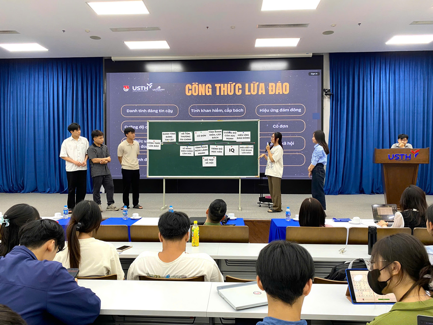 Sinh viên USTH hào hứng tham gia trò chơi tìm Công thức lừa đảo.