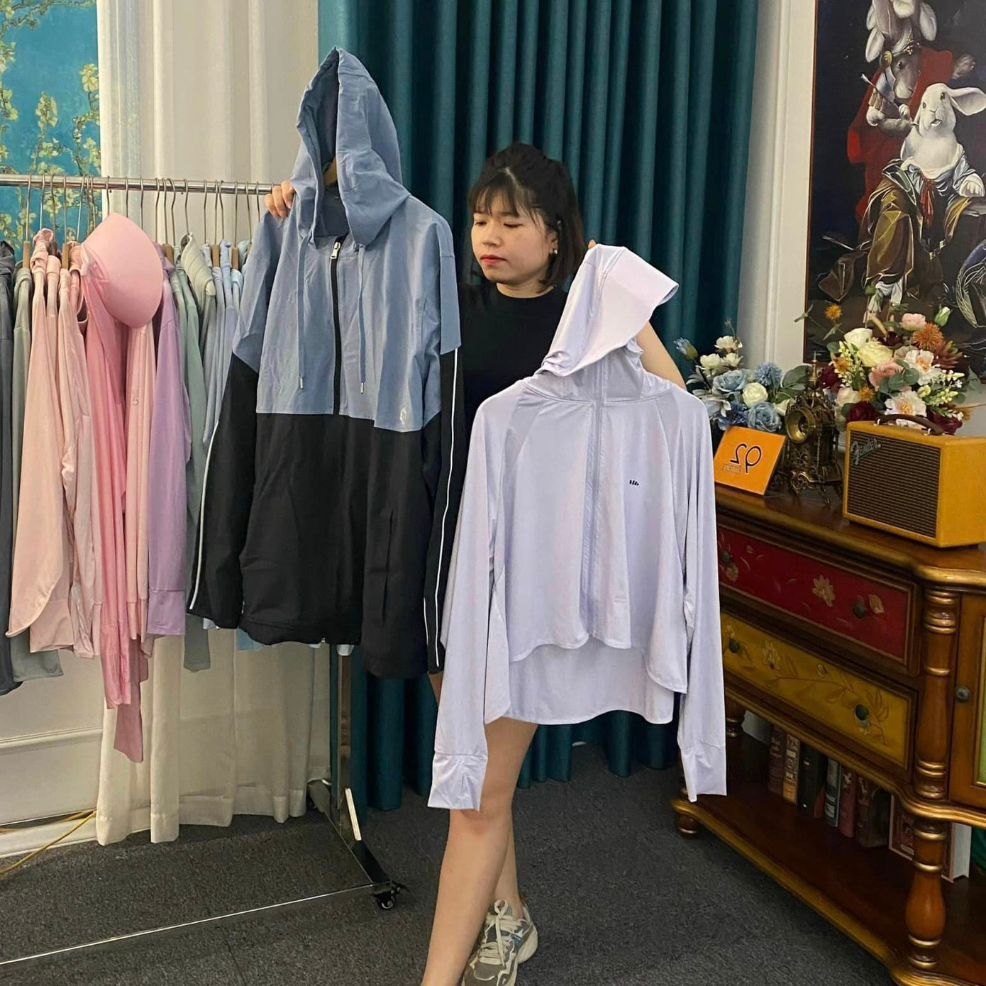 Nhiều bạn trẻ hiện nay là &quot;tín đồ&quot; của hàng secondhand.