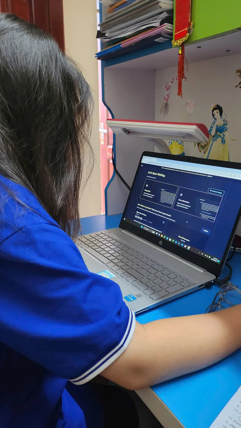 Học sinh chạy nước rút trước kì thi. (Ảnh minh họa: Hiếu Nguyễn)