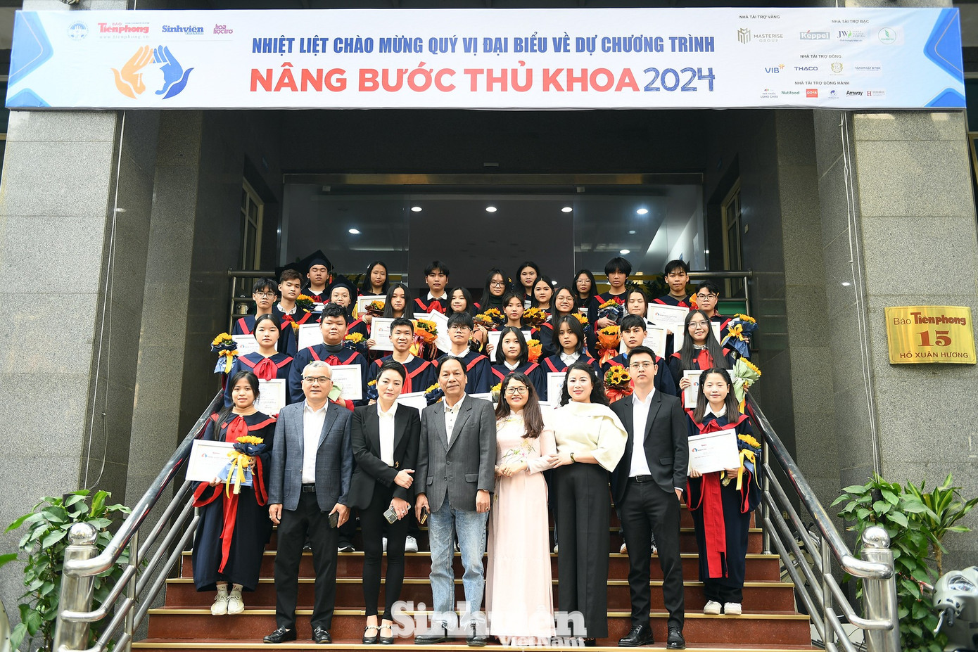 Các sinh viên tham dự chương trình. Các sinh viên tham dự chương trình.