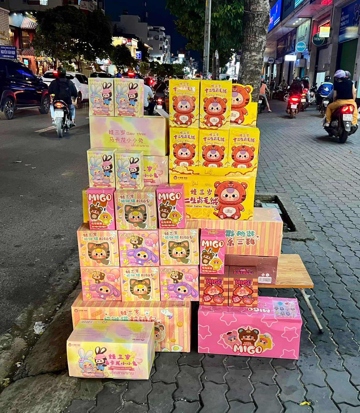 Sạp hàng của một bạn trẻ bán Baby Three trên đường Phan Văn Trị, TP. HCM. (Ảnh: Ngọc Lan) Sạp hàng của một bạn trẻ bán Baby Three trên đường Phan Văn Trị, TP. HCM. (Ảnh: Ngọc Lan)