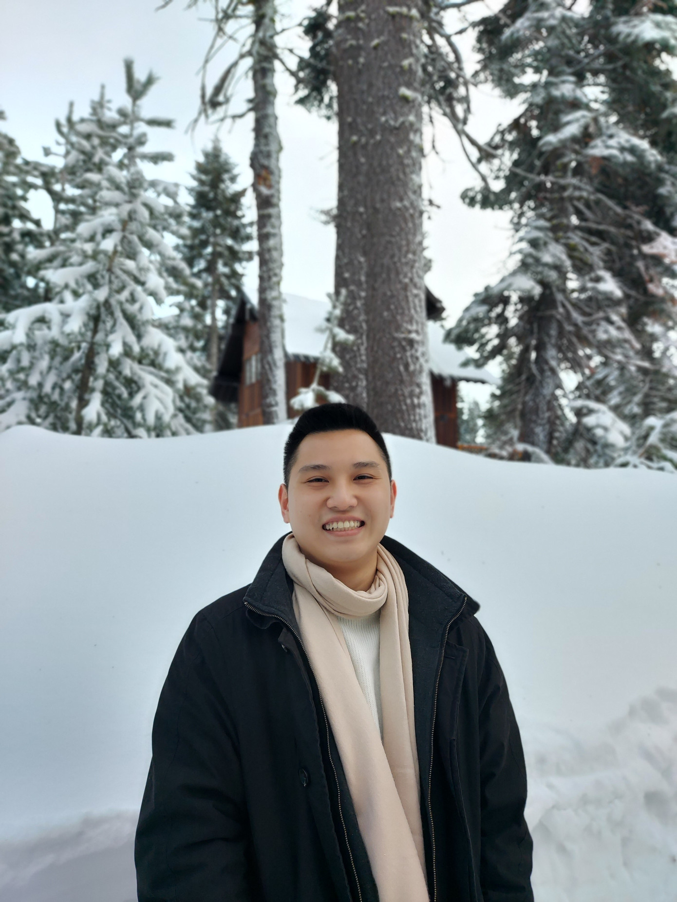 Thạc sĩ Nguyễn Nam Anh: "Hãy sống, yêu và trải nghiệm bằng chính con người bạn, thay vì 'ủy quyền' cảm xúc cho một cỗ máy". (Ảnh: NVCC) Thạc sĩ Nguyễn Nam Anh: "Hãy sống, yêu và trải nghiệm bằng chính con người bạn, thay vì 'ủy quyền' cảm xúc cho một cỗ máy". (Ảnh: NVCC)