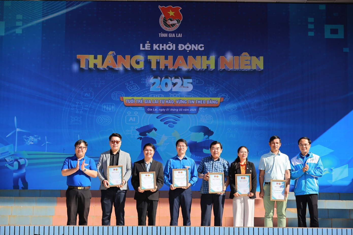 Đại diện hệ thống giáo dục SSStudy nhận thư cảm ơn của Đoàn TNCS Hồ Chí Minh tỉnh Gia Lai. Đại diện hệ thống giáo dục SSStudy nhận thư cảm ơn của Đoàn TNCS Hồ Chí Minh tỉnh Gia Lai.