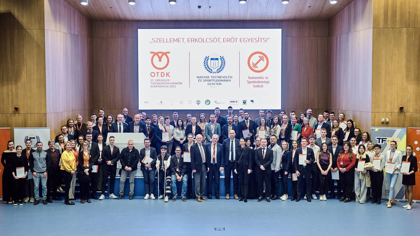 Lễ trao giải cuộc thi nghiên cứu khoa học cấp quốc gia OTDK 2025 tại Hungary, nơi ba sinh viên Việt Nam xuất sắc giành giải Nhất. Lễ trao giải cuộc thi nghiên cứu khoa học cấp quốc gia OTDK 2025 tại Hungary, nơi ba sinh viên Việt Nam xuất sắc giành giải Nhất.