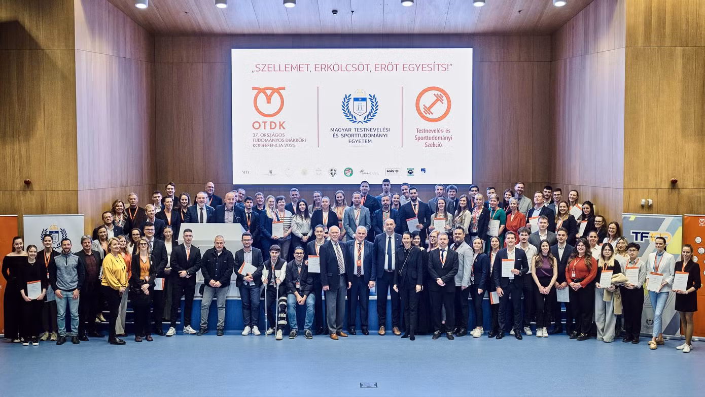 Lễ trao giải cuộc thi nghiên cứu khoa học cấp quốc gia OTDK 2025 tại Hungary, nơi ba sinh viên Việt Nam xuất sắc giành giải Nhất. Lễ trao giải cuộc thi nghiên cứu khoa học cấp quốc gia OTDK 2025 tại Hungary, nơi ba sinh viên Việt Nam xuất sắc giành giải Nhất.