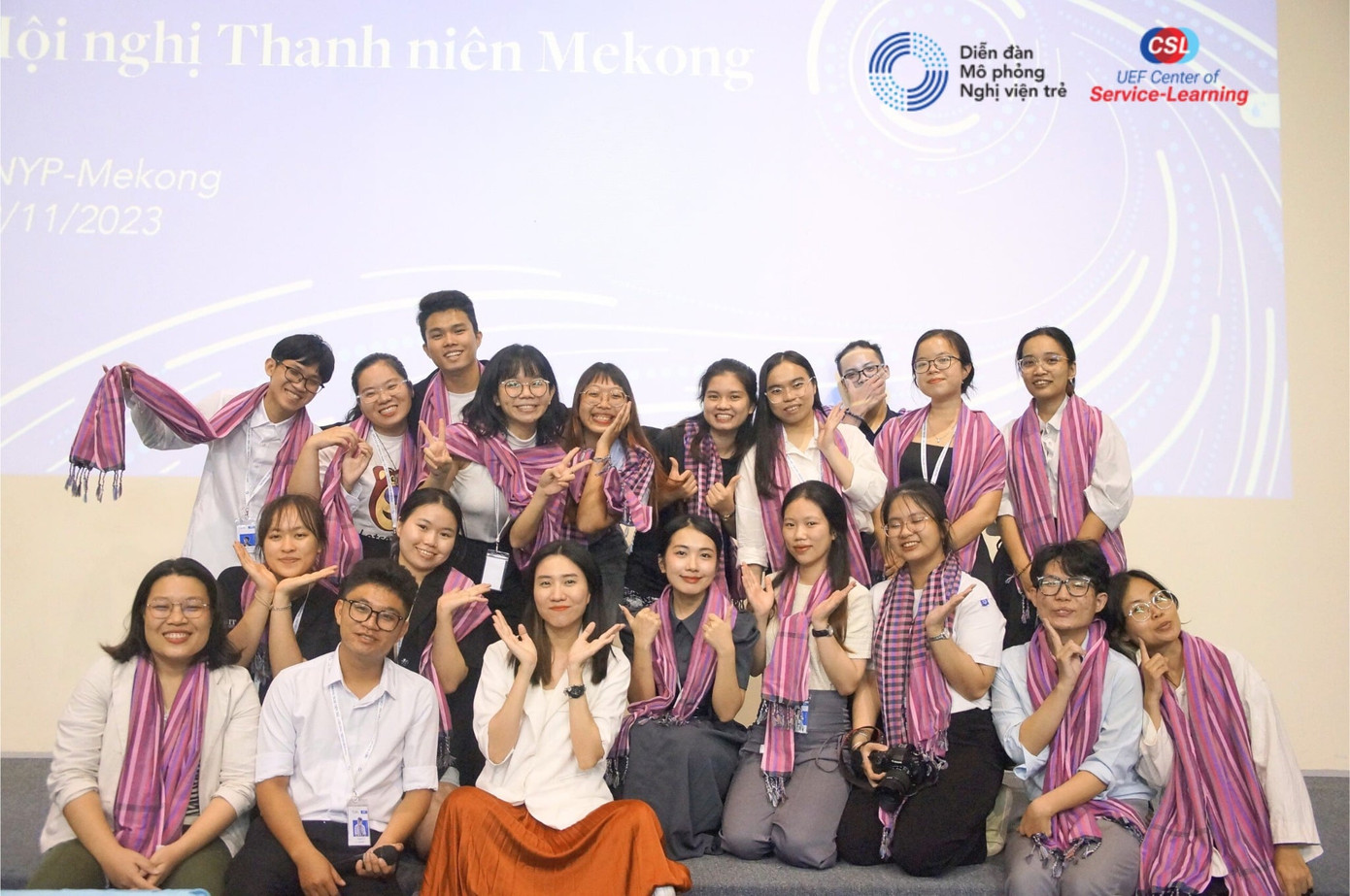 Hải trong sự kiện Hội nghị Thanh niên Mekong (bên trái đầu tiên, hàng trên).