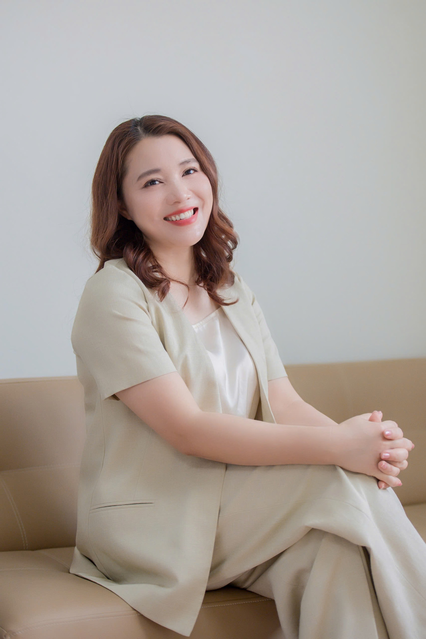 Tiến sĩ Lê Thu Hà cho rằng việc thần tượng hóa một cách quá mức rất dễ dẫn đến hành vi xâm phạm đời tư, gây áp lực lên chính người được ngưỡng mộ.