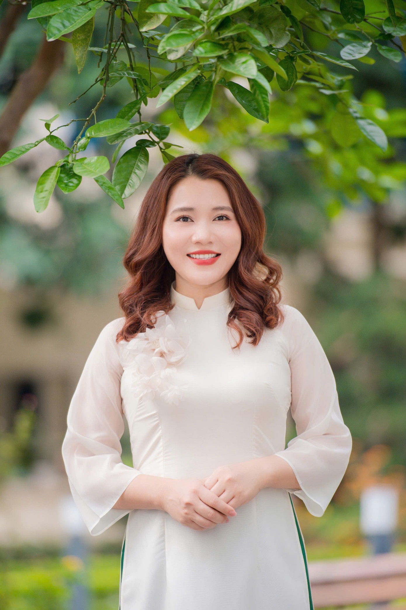 Tiến sĩ Lê Thu Hà đưa ra lời khuyên: Hãy hâm mộ bằng lý trí, ngưỡng mộ bằng hành động, và yêu mến bằng sự học hỏi.