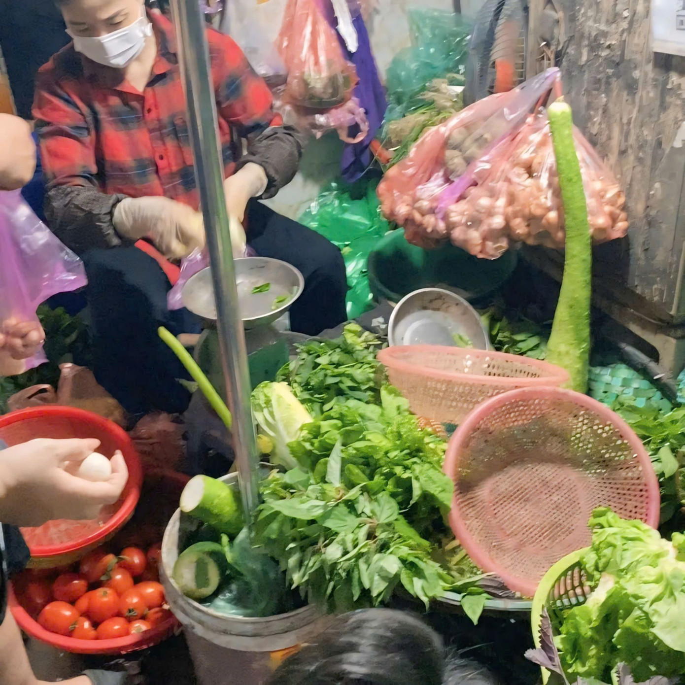 Giá rau xanh tăng mạnh tại nhiều chợ dân sinh. (Ảnh: NVCC)