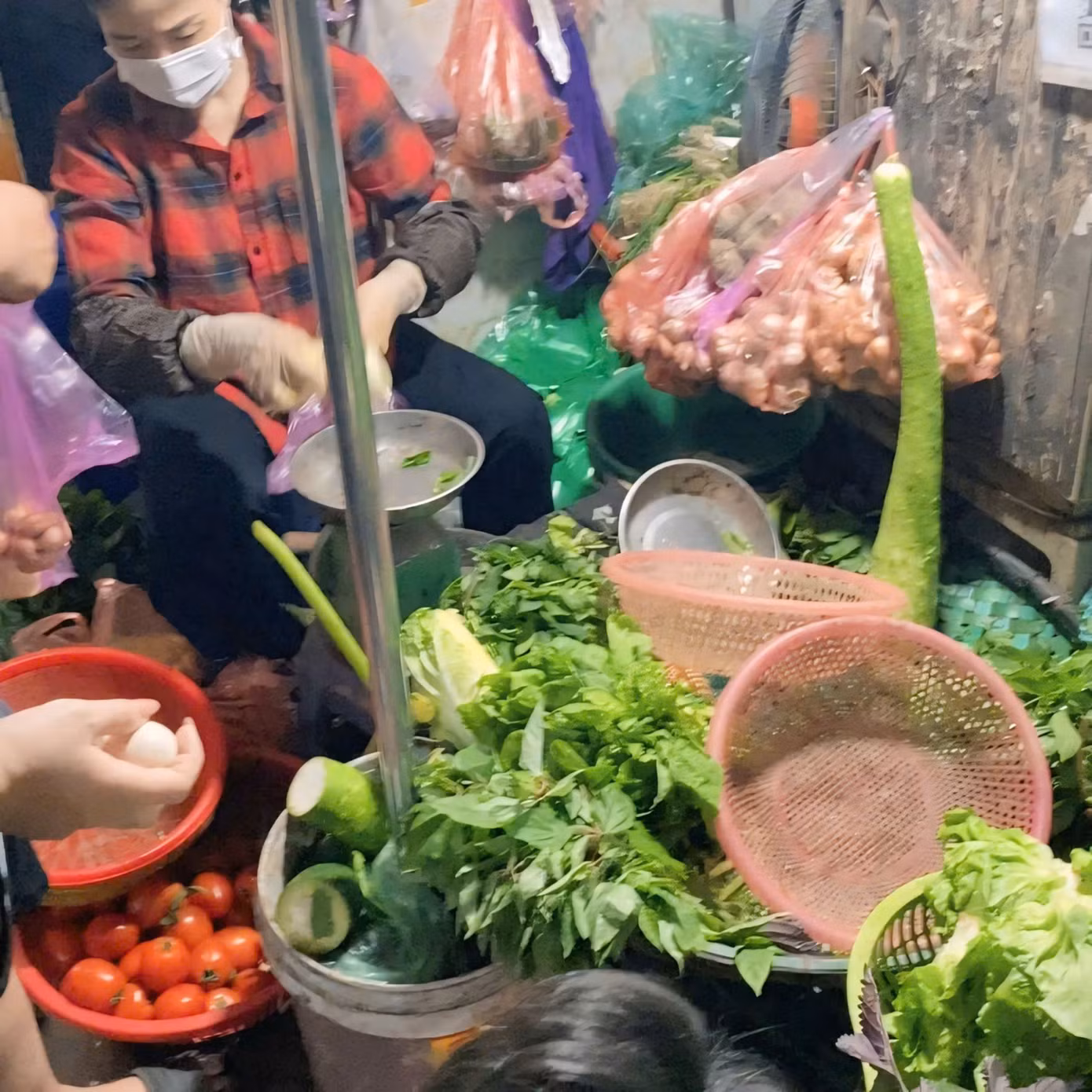 Giá rau xanh tăng mạnh tại nhiều chợ dân sinh. (Ảnh: NVCC) Giá rau xanh tăng mạnh tại nhiều chợ dân sinh. (Ảnh: NVCC)
