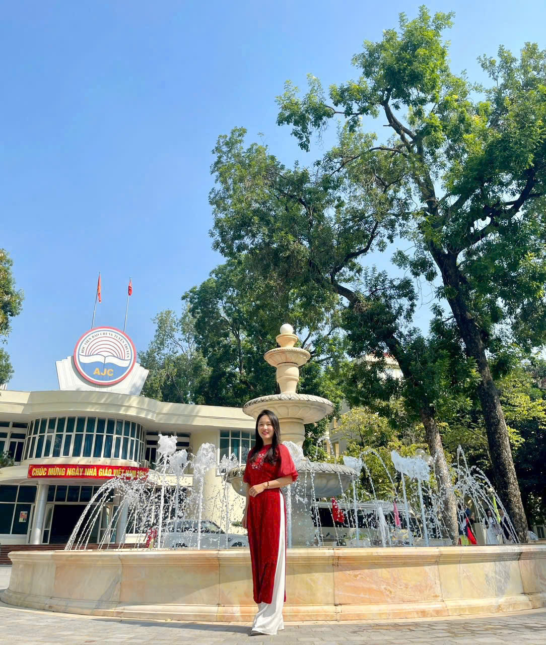 Th.S Phạm Thị Hà: "Học ngoại ngữ không chỉ đòi hỏi kế hoạch và sự kiên trì mà còn cần sự hướng dẫn đúng đắn để đạt được hiệu quả tốt nhất" (Ảnh: NVCC)